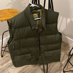 Men’s Hunter green Cabela vest. Northern Goose down 75%. Size L-Tall.